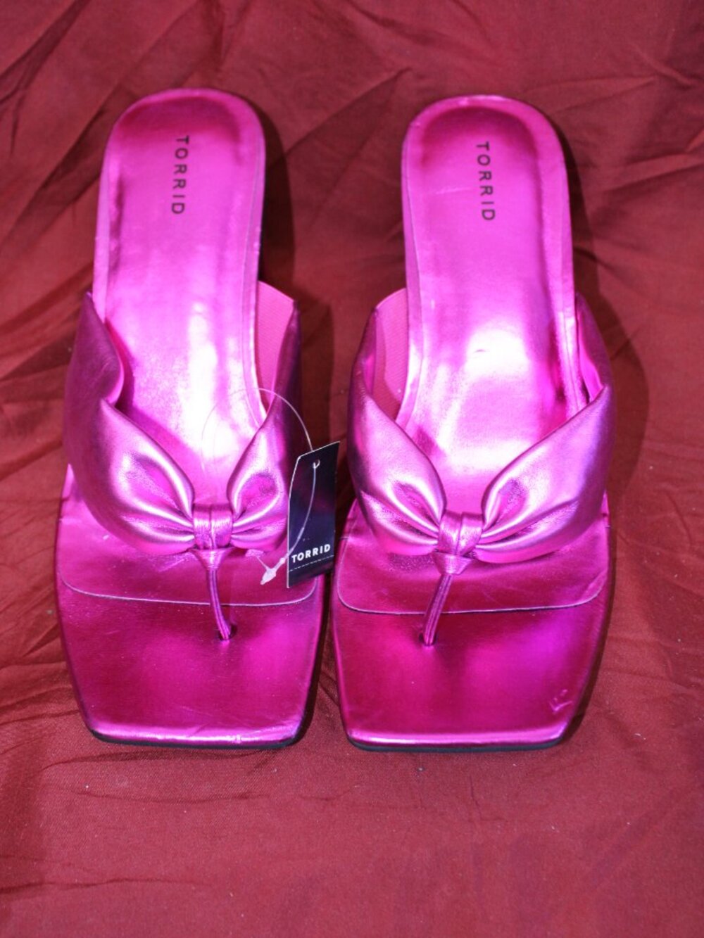Torrid vibrant metallic pink thong-style heeled sandals Size 11 1/2